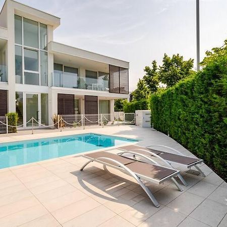 Apartment Luma With Pool ลิโดดิเยโซโล ภายนอก รูปภาพ