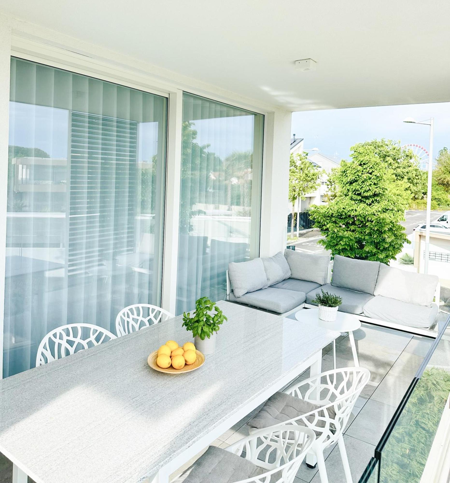 Apartment Luma With Pool ลิโดดิเยโซโล ภายนอก รูปภาพ