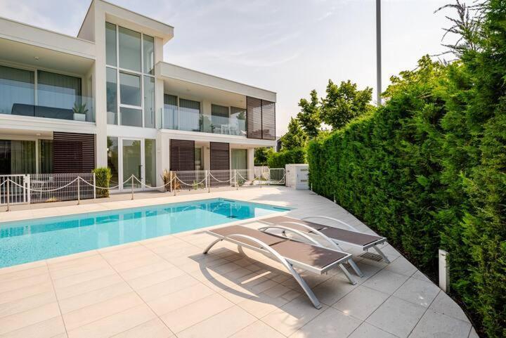 Apartment Luma With Pool ลิโดดิเยโซโล ภายนอก รูปภาพ