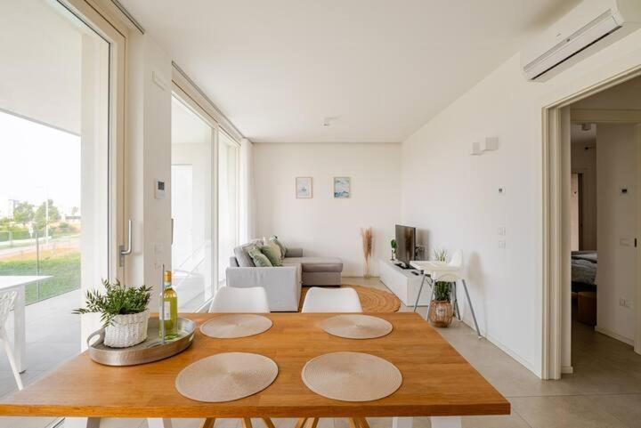 Apartment Luma With Pool ลิโดดิเยโซโล ภายนอก รูปภาพ